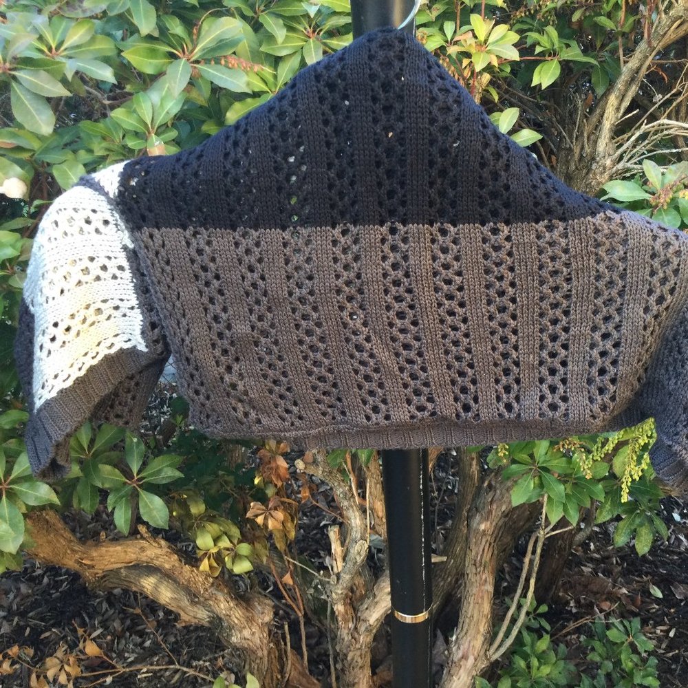 Colorblock Triangle Poncho - Picture 4 of 4